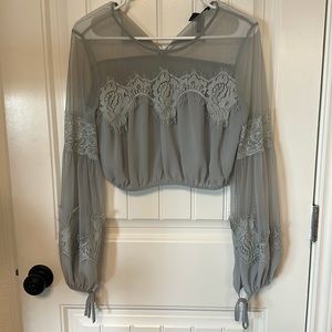Cropped romantic lace puff sleeve top